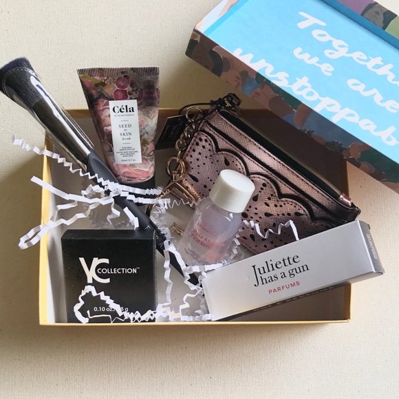 Victoria's Secret Other - Juliette Beauty Bundle w/ VS 💗 🖤 Card Wallet